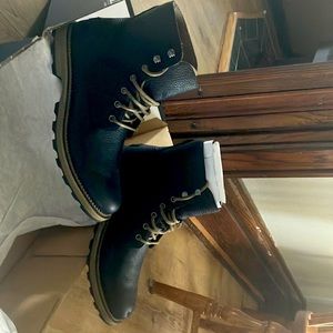 Men’s Sorel Boots, Black, size 10. New Never Worn.